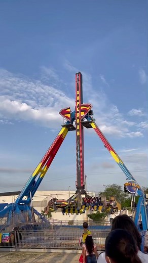 Superman única en Latinoamérica y es exclusiva de Looping Park! #colombia síguenos en Instagram como @loopingpark