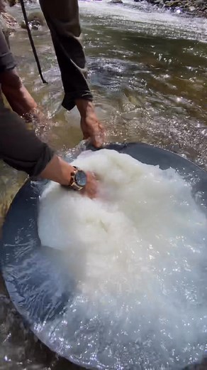 2.5M views · 12K reactions | Found a collection of white rock material that has gold and a very beautiful color | Gold Discovery Armin | Facebook