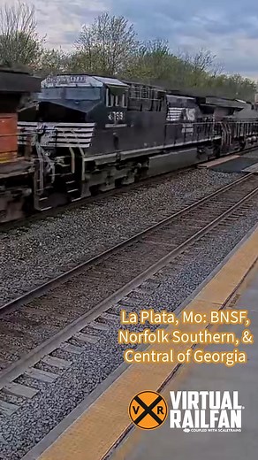 La Plata, Mo: BNSF, Norfolk Southern, & Central of Georgia #trainspotting #trains #bnsf #centralofgeorgia #norfolksouthern #trains_of_instagram #railroads_of_america #railways #railroads #railfanning #bnsfrailway #laplata | Virtual Railfan