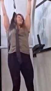 Use resistance band this way for assisted pull ups | avoid injury #gym #tips #fitness ss