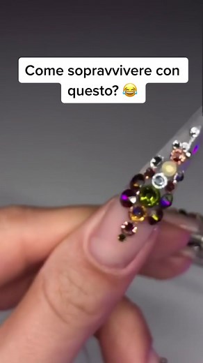 Ahaha, che ne pensate? #lecosechenoncapisco #unghie #manicure