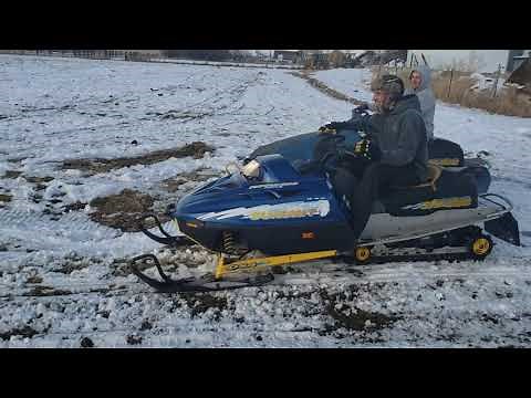 Skidoo snowmobiles 670 Summit X stock vs twin race pipes video 1