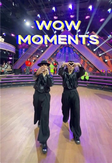 ¡LA ROMPIERON! 🔥 Llegó lo que todos esperábamos. Los Power Peralta nos deleitaron con los WOW MOMENT en esta semana de reggaetón old school en #FiebreDeBaileCHV 😮‍💨 En esta ocasión, José Antonio Raffo, Fran Maira y Cony Capelli se robaron el protagonismo de la pista maldita con un perreo que no pasó desapercibido 🪩 ¿Quién fue tu favorit@? 👀 Presentado por Betano #FiebreDeBaile2