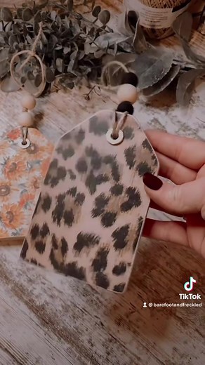 Decoupage on wooden tags❤️