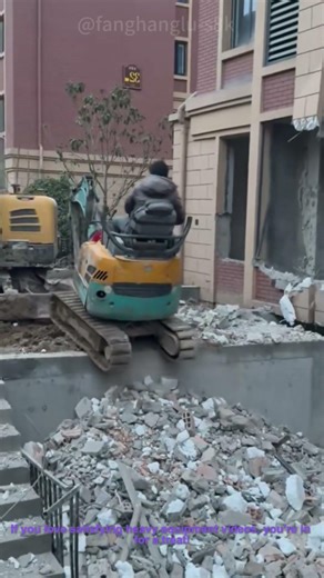 Mini Excavator in Action: Satisfying Demolition Site Work You Can’t Look Away From