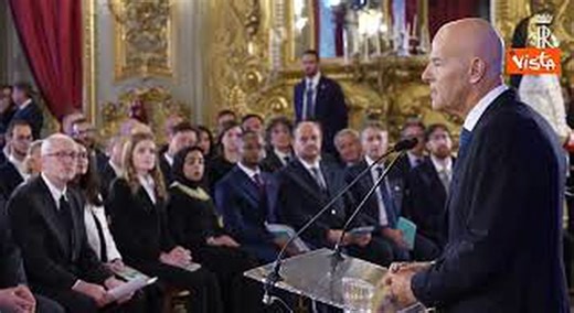 Descalzi agli Eni Award al Quirinale: Attenzione a impatto ricerche su società