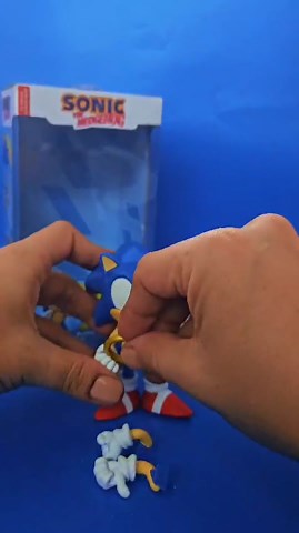 Just Toys LLC Sonic The Hedgehog Knuckles 4″ Buildable Action Figure – Sonic The Hedgehog Series 2 Collectible with Glow-in-The-Dark Emerald & Poseable Design