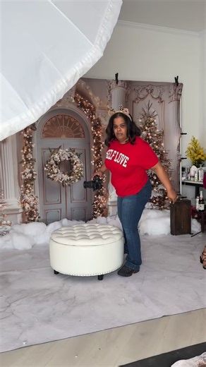 It ain’t a SkyPie Session until we cut up a lil’ bit! Because we all know, when you look good on the outside, it’s just as important to feel good on the inside. And with Christmas being my absolute favorite holiday, it’s only right that I sprinkle some good energy so y’all can forget your personal issues… even if it’s just for 10 minutes while you’re with me! Your clients will always remember how you made them feel, and that right there is the priceless SkyPie experience that makes it all worth 