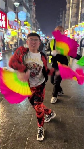 Exploring the Busy Streets of Guilin: A First-Time Visitor's Insight