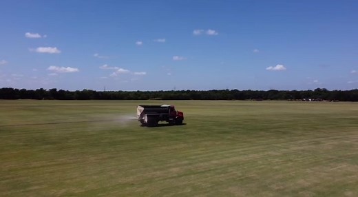 summers at Potts Feed Store 🤠 #pottsfeedstore #farmtok #hayproduction #farmingamerica #emory #fertilizerapplication #greenerpastures