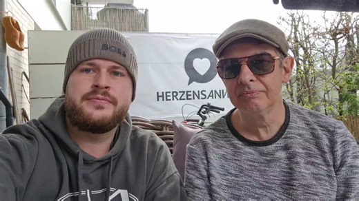 Strafanzeige - Tilo Jung beleidigt Aktivist Mann als einen NaziMateo, Aktivist Mann, hat sich in den letzten Jahren immer für das Grundgesetz unf die Menscherechte eingesetzt. "Dafür" erhielt er zahlreiche Strafanzeigen, die fast alle einstellt wurden. Er wurde auch widerrechtlich durchsucht und festgehalten, seine Wohnung wurde auch durchsucht. Für seine journalistische Arbeit für den Deutschland Kurier macht er Umfragen und Interviews. Nun wurde er von Tilo Jung als "Nazi" beleidigt - die Gren