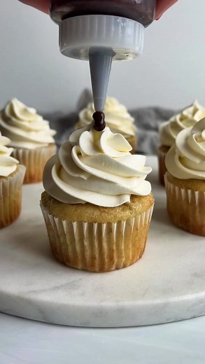 Delicious Banana Split Cupcakes Recipe