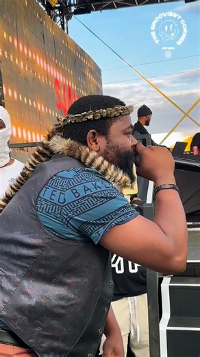 The Grooviest Corner on Instagram: "@sjava_atm graces @rosesundaypicnic with his intro to kickstart his performance! #sjava #viral #viralreels"