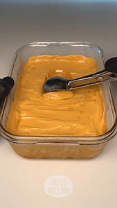 Cómo hacer helado de café cremoso con 3 ingredientes. 📝 Ingredientes: - Café soluble (25 gr) - Azúcar (200 gr) - Agua caliente (120 ml) 🎥 Paso a paso: - Mezcla 25 gramos de café soluble, 200 gramos de azúcar y 120 ml de agua caliente. - Bate con una batidora de varillas eléctricas durante 5 minutos, hasta que consigas una crema de café con esa textura. - Pásala a un recipiente con tapa y métela en el congelador toda la noche. #receta #recetasfaciles #cafe #helado #trucorecetas | Truco Recetas