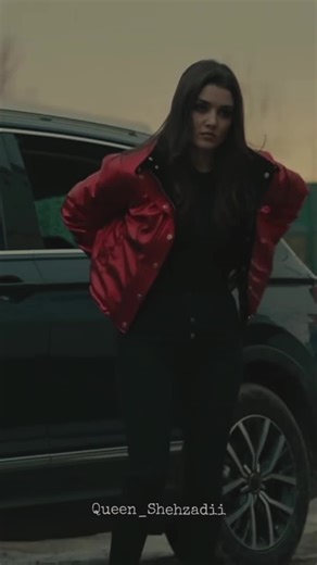 Exploring Hande Erçel's Stunning Attitude Looks