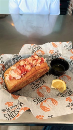 Sreetips First Ever Lobster Roll at Masons Lobster Charleston SC