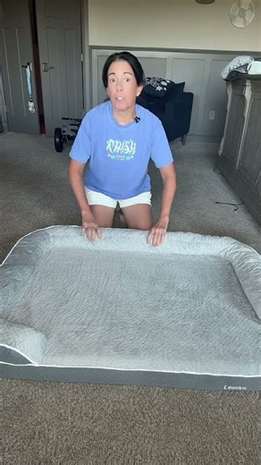 The Lesure orthopedic dog bed uses a three-layer foam design to cushion pressure points while giving