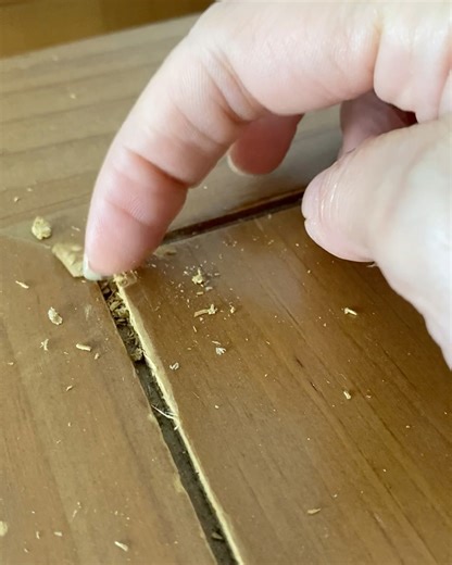 These tables had chipping particle board tops. Don’t worry like Bob The Builder says “Can we fix it? Yes we can!” With a fun wood graining tool! Amazing makeover to look like real wood! Wait till you see it! #wood #dixiebelle #paint #diy #upcycle #fauxfinish #diyprojects #home | The Top Drawer RVA