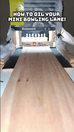 How to oil a mini bowling lane perfectly with out a machine! #bowling #bowlingcenter