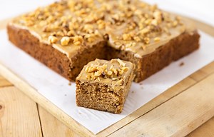 PRINT the recipe: https://www.wyseguide.com/applesauce-cake-caramel-frosting/ I always go back to simple recipes that have been used by my family for years. This applesauce cake was my grandma's recipe: a simple snack cake that can be stirred together in one bowl. Perfectly spiced for autumn, this is a weekend cake that's so good you can entertain with it! INGREDIENTS: For the applesauce cake: - 1/2 cup butter, room temperature - 1 cup sugar - 1/2 cup dark brown sugar, lightly packed - 2 eggs - 