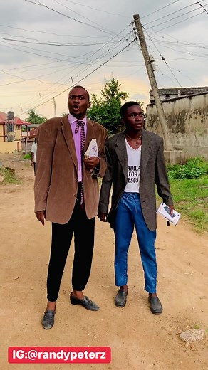 So while we were preaching about Iya Biola stolen fowl, Iya Biola came passing, Fire 🔥 🔥😊 | Randy-Peter Akah