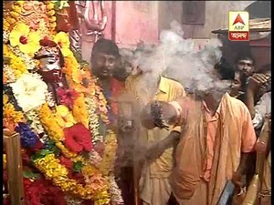 Arati being performed at Tarapith temple.