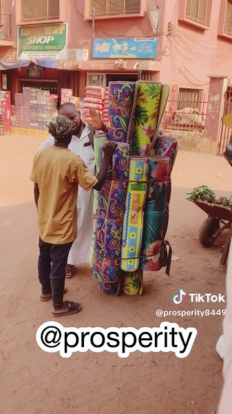 The seller mat@Pepper Dem