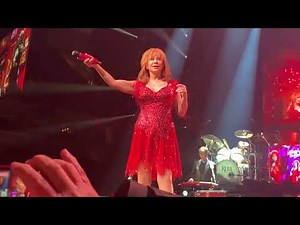 Reba McEntire Fancy live