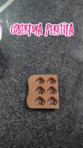 Chocobi Confeitaria - Nova Friburgo on Instagram: "✨ Cobertura Perfeita com Ganache Meio Amargo ✨ Se você ama uma cobertura intensa, cremosa e com brilho impecável, essa ganache meio amargo vai conquistar o seu coração (e seus bolos)! 🍫 Receita da Ganache: 300g de chocolate meio amargo picado 150g de creme de leite (de caixinha ou fresco) 👩‍🍳 Modo de Preparo: Derreta o chocolate em banho-maria ou no micro-ondas (de 30 em 30 segundos). Acrescente o creme de leite e misture até ficar homogêneo 