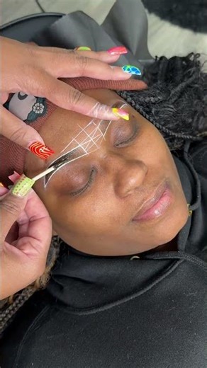 this is your sign not to judge henna brows too early 👁️