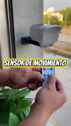 Lámpara solar tipo cámara de vigilancia 💡🔥$4.55🔥 #seguridad #lampara #sensor #exterior #tendencia