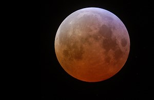The Moon Literally Vanishes In This Breathtaking Lunar Eclipse Video - BGR