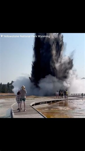 29K views · 96 reactions | #BREAKING: Onlookers and tourists run for...