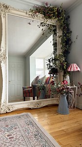 Ad Oh my! I have always admired these dried hops garlands form @hukins_hops They are so beautiful. As you know, I’m a complete messer-just as I am with paint and everything else. So, if you are like me, keep the hoover handy and you will need to read instructions carefully. If you fancy one of these beautiful garlands in the run up to Christmas I have a code for a further 5% off: honeybeeandhollie24 Off for my morning coffee. Have a great Sunday. #freshhops #decoratewithhops #driedflowers #dried