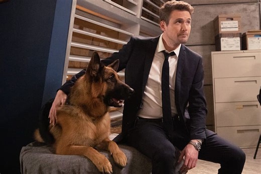 John Reardon: el actor que conoció al amor de su vida en un set y ahora es el protagonista de una especial serie policial