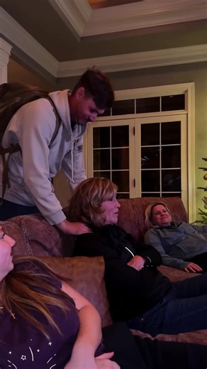 Soldiers coming home.family reunion #usaus #respect #reunion #soldier #familytime #surprise