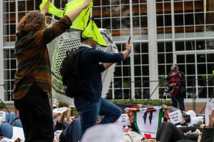 Harvard Alumni Condemn University Leadership Following Viral Video of Confrontation at Pro-Palestine Protest | News | The Harvard Crimson