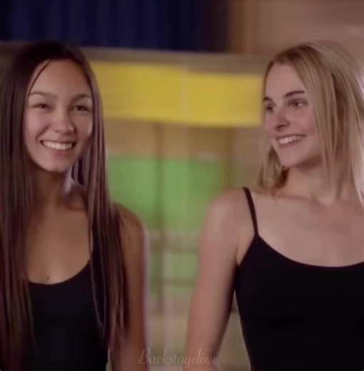 They have the best friendship! Thank you all for 160 followers!🥺🫶🏼 #backstage #edit #backstageserie #fyp #viral #foryoupage #bestfriend #foryou #viaplay #school