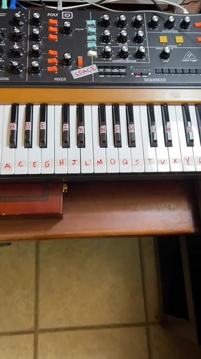 🧇 “WAFFLE” vs “PANCAKE” 🥞 #waffle #pancake #song #challenge #synth #electronicmusic #fyp #foryou