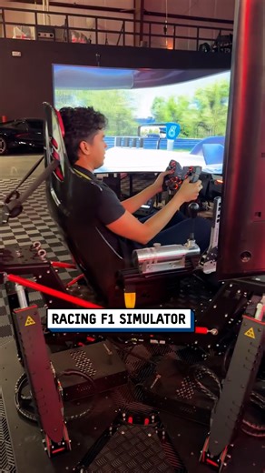 This simulator feels just like driving a real Formula One car 🏎️🤯 | UNILAD Tech