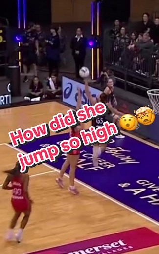 Amelia Walmsley Impresses with Amazing Jump in Netball Game