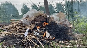 Burning Small Piles Rubbish Open Air Stock Footage Video (100% Royalty-free) 1106836617 | Shutterstock