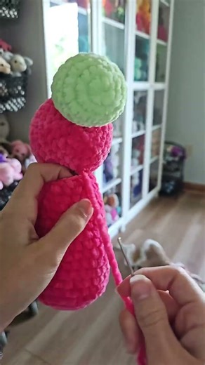 Struggling with the head wobble? Read the description by clicking the 3 dots at the top right.