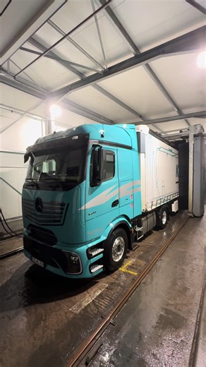 Explore the Mercedes-Benz Actros Features and Benefits