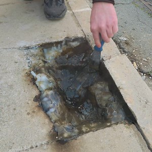 330K views · 961 reactions | Nous avons réparé un nid-de-poule sur le chemin de la MAISON ! | Brico Monsieur | Facebook