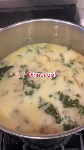 Perfect for a rainy day!! Homemade Zuppa Tuscana soup and fresh French bread 😋