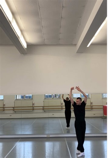 Studio Session VI: Exploring Contemporary Dance