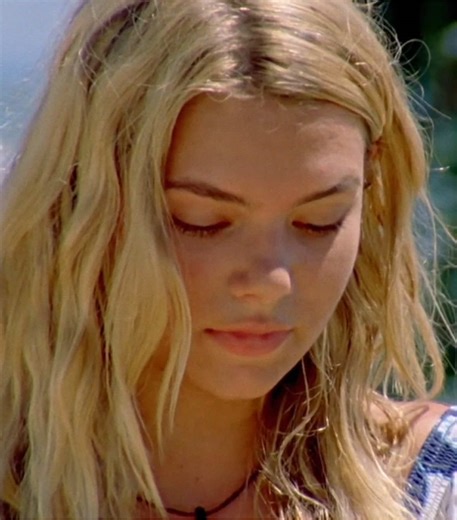 yall aren’t ready for this one yet #h2ojustaddwater #h2ojustaddwateredit #makomermaids #bellahartley #indianaevans h2o bella edit indiana evans edit bella hartley edit scenes: h2omakoscenepacks on ig