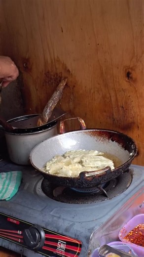 Warung Mama Apis: Lezatnya Mie Jebew dan Cireng