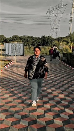 I am back 👀😎 #ytshorts #shorts #subscribe #youtubeshorts #trending #iamback #safiashaikh #viral